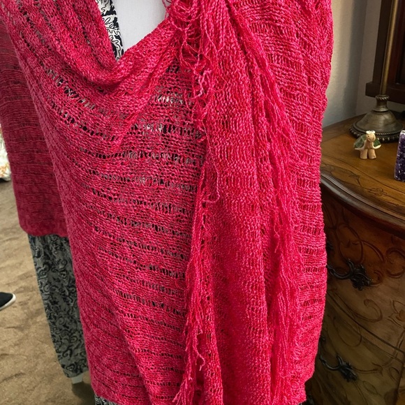 🎉SALE🎉Fun Raspberry Color Knit Shawl - Picture 2 of 6